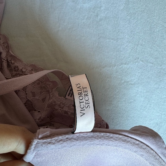 Victoria Secret bra 34DD - Picture 2 of 3